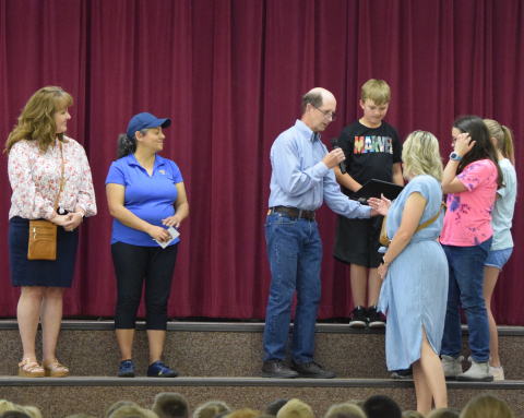 Springville Mayor Matt Packard Presents Award to Cherry Creek Elementary